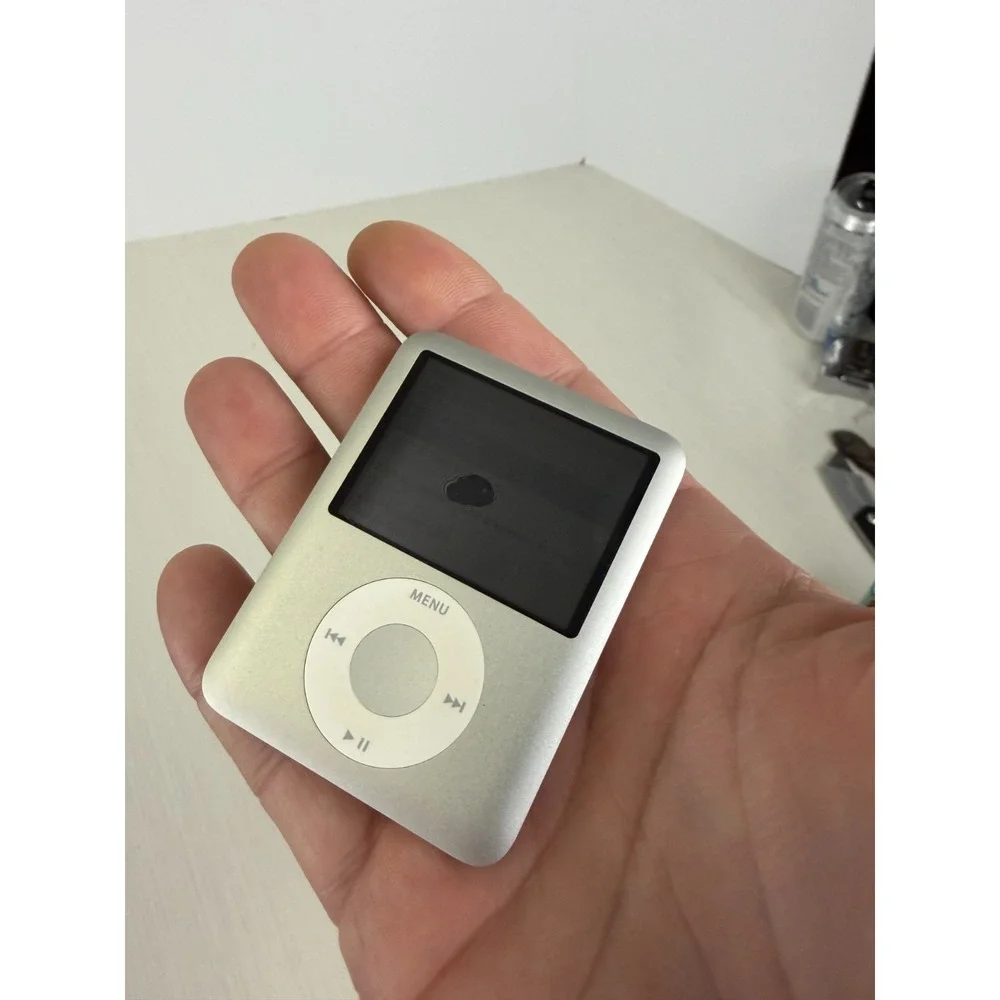 Apple iPod nano 3rd Generation Silver (4 GB)